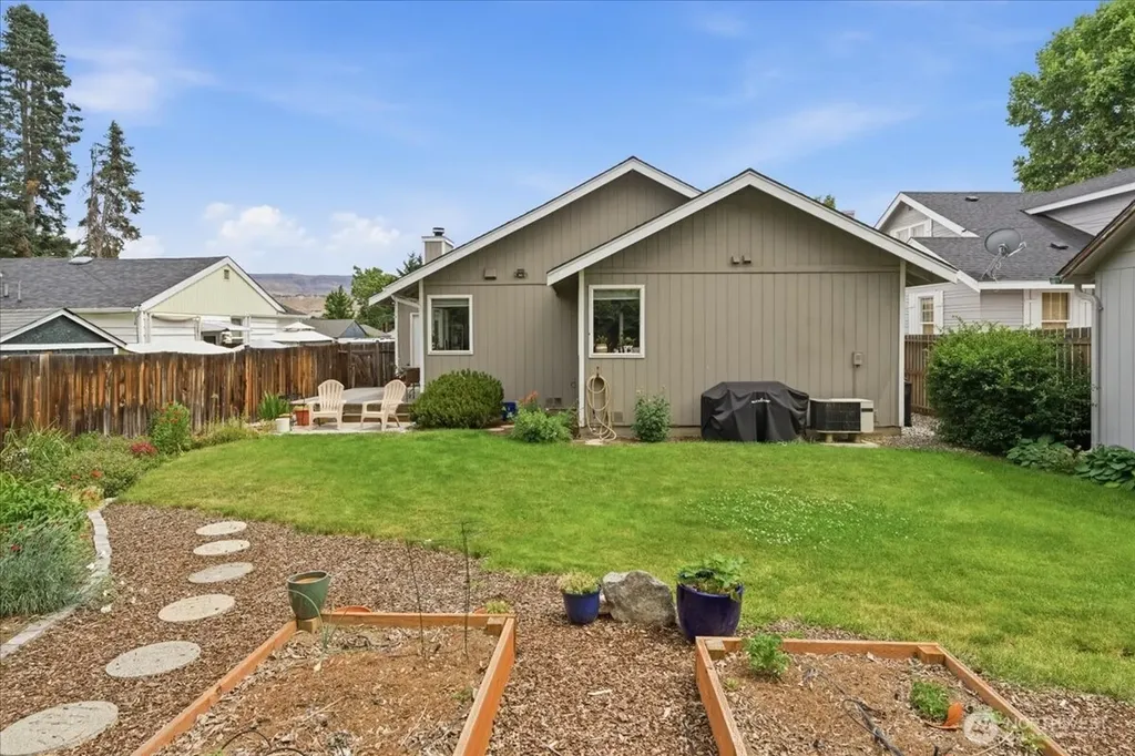 1002 Vassar Avenue Wenatchee WA 98801