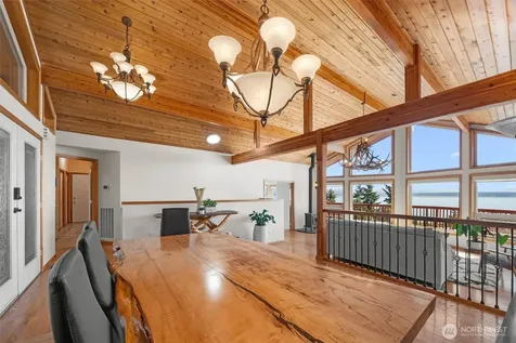 1489 Crestview Drive Camano Island WA 98282