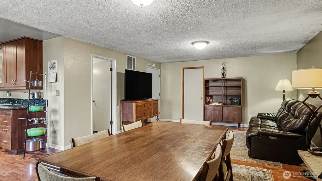 23719 99th Avenue S Kent WA 98031