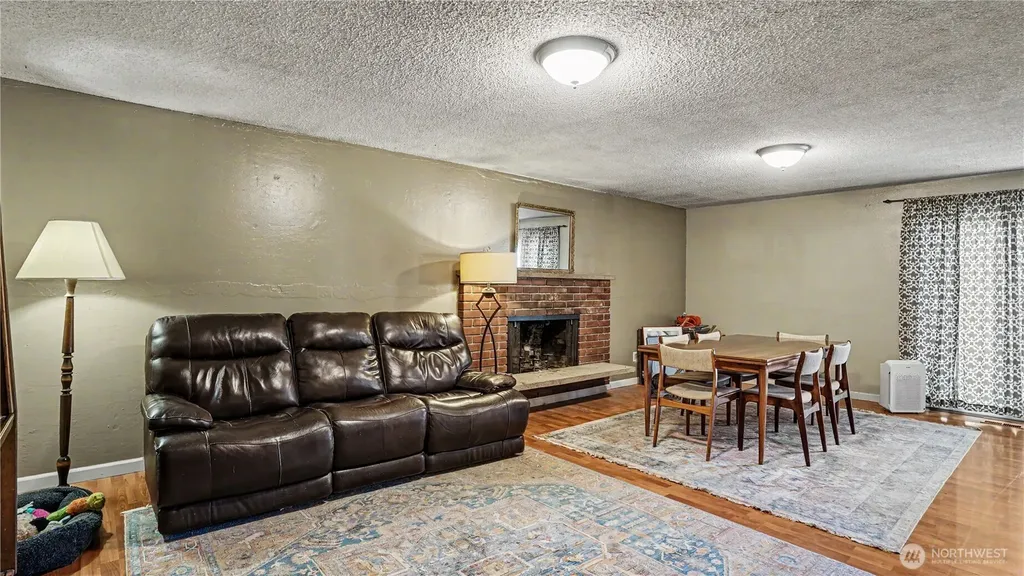 23719 99th Avenue S Kent WA 98031