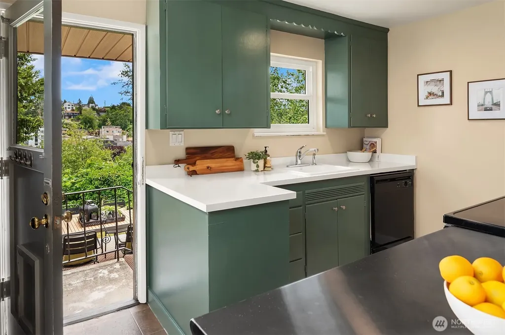 5028 41st Avenue SW Seattle WA 98136