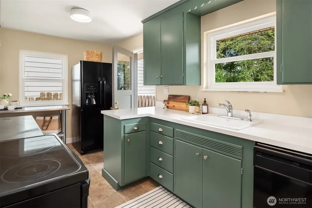 5028 41st Avenue SW Seattle WA 98136
