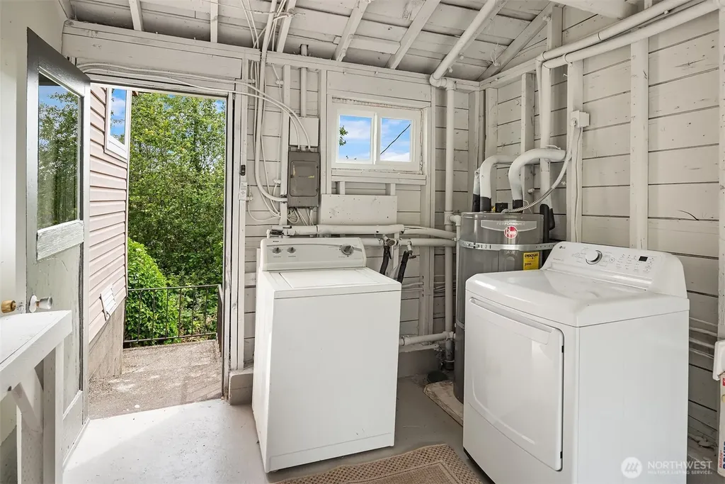 5028 41st Avenue SW Seattle WA 98136