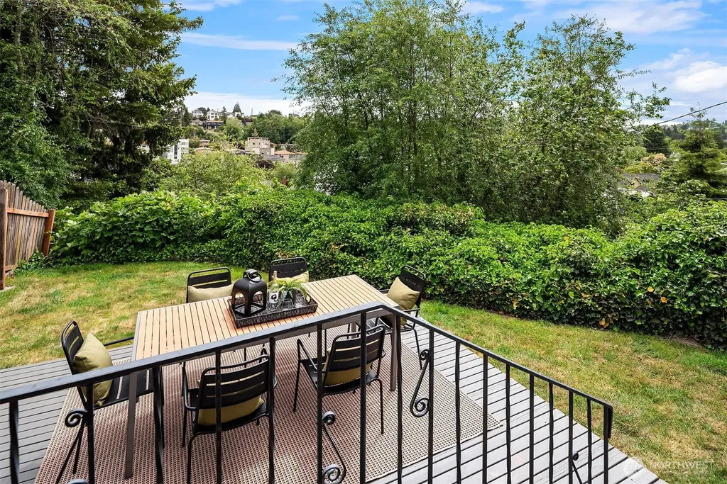 5028 41st Avenue SW Seattle WA 98136