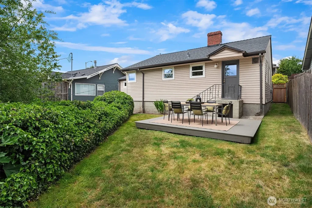 5028 41st Avenue SW Seattle WA 98136