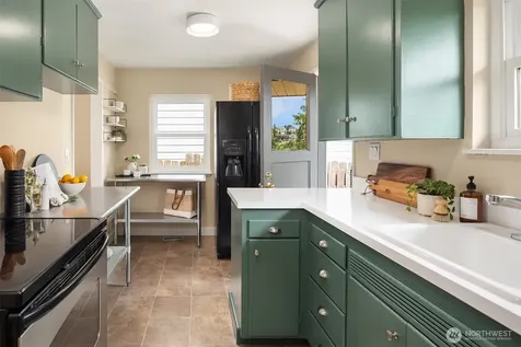 5028 41st Avenue SW Seattle WA 98136