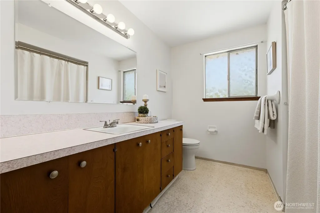 918 Manor Drive Fircrest WA 98466