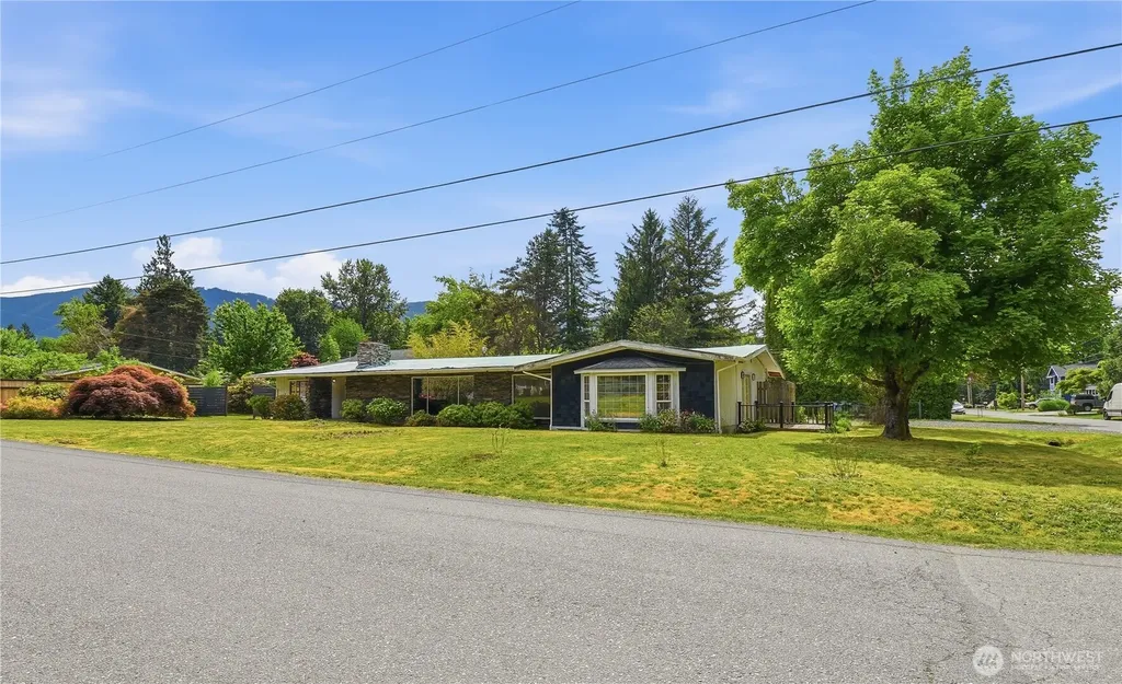 817 NE 10th Street North Bend WA 98045