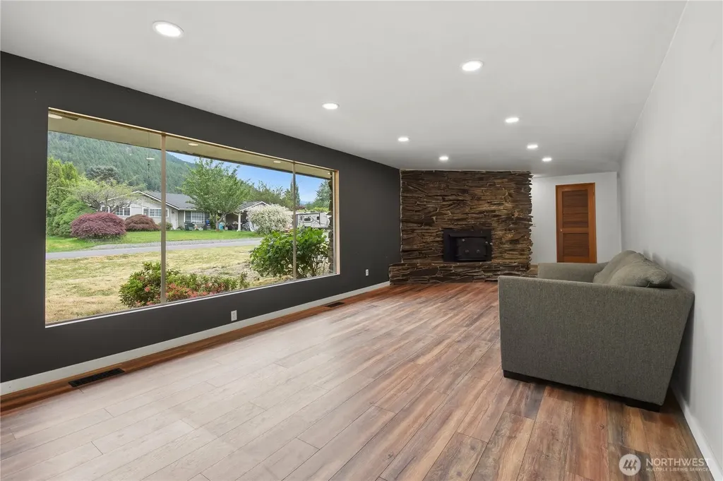 817 NE 10th Street North Bend WA 98045