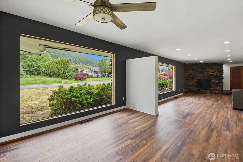 817 NE 10th Street North Bend WA 98045