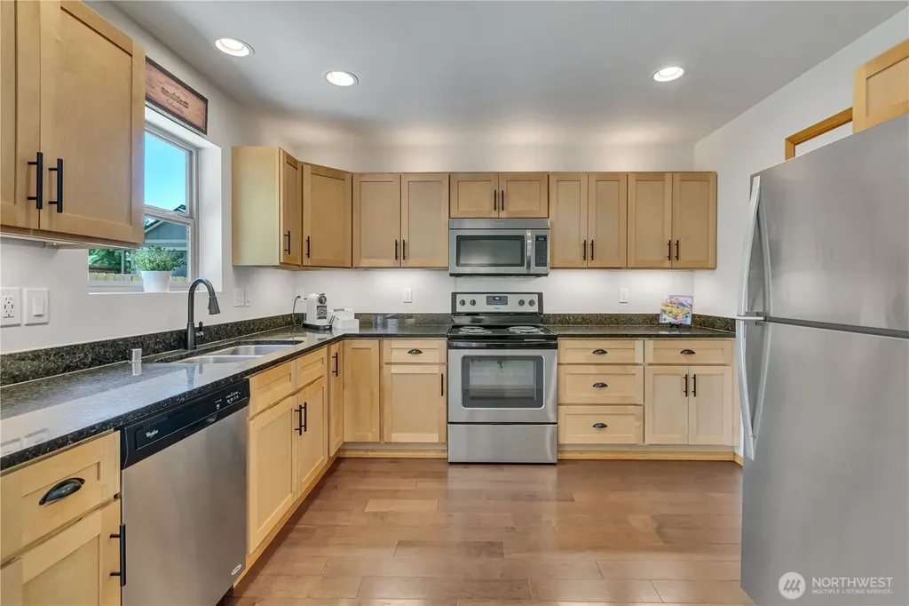 22224 Lydia Way NE Poulsbo WA 98370