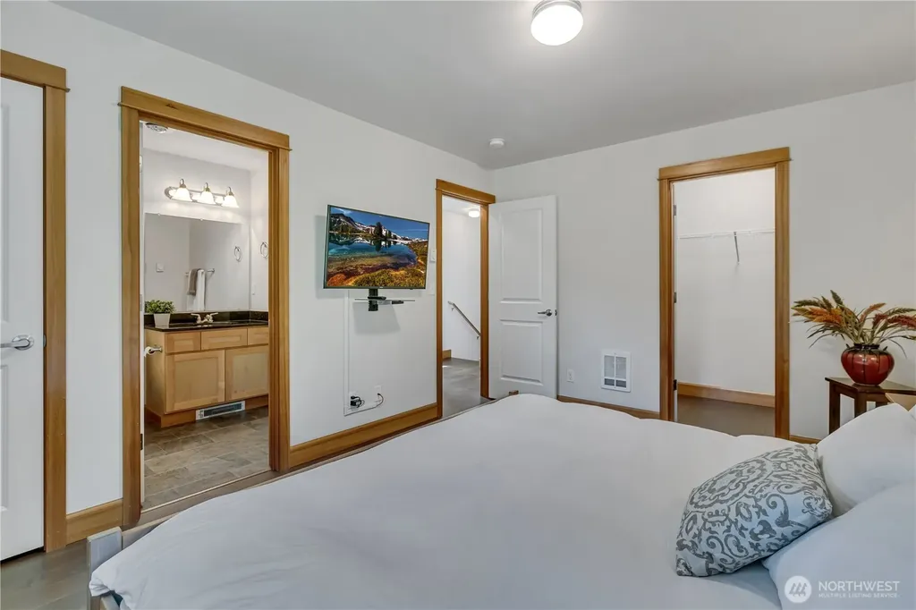 22224 Lydia Way NE Poulsbo WA 98370