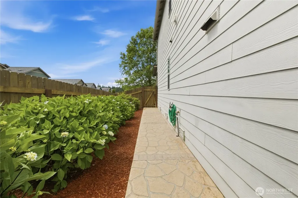 22224 Lydia Way NE Poulsbo WA 98370