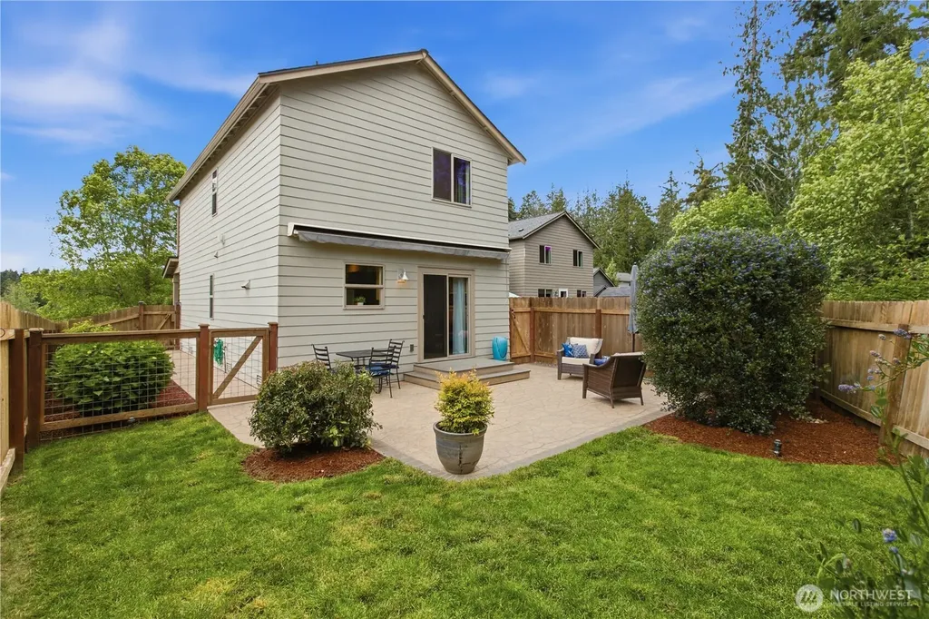 22224 Lydia Way NE Poulsbo WA 98370