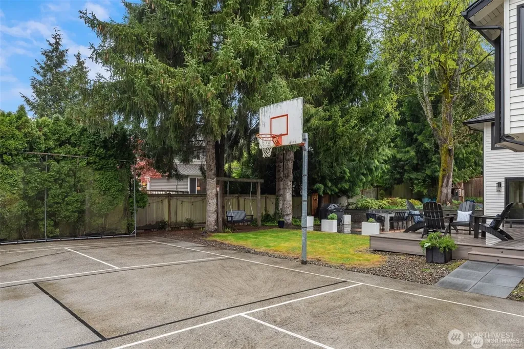 17206 SE 46th Street Bellevue WA 98006
