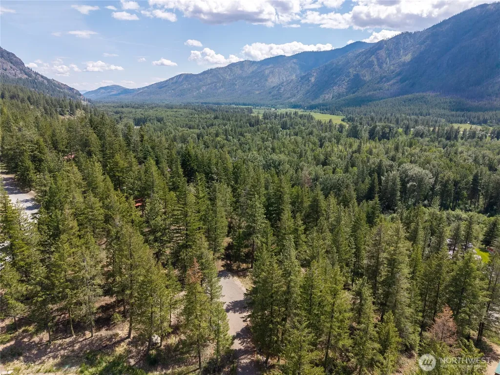 6 Homestead Road Winthrop WA 98862