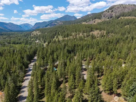 6 Homestead Road Winthrop WA 98862