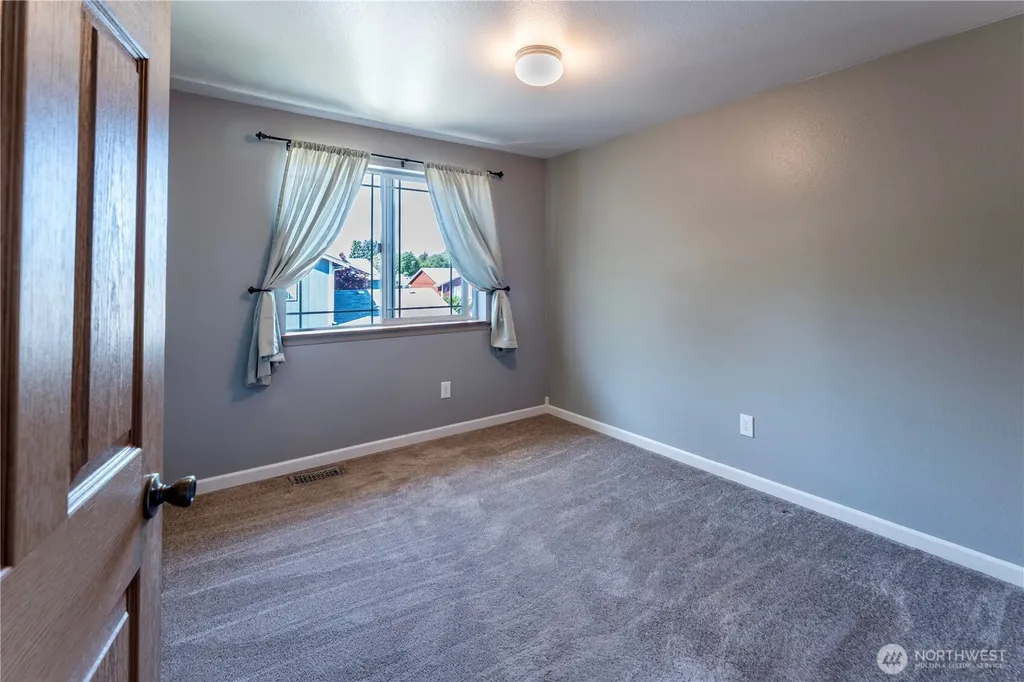 1230 30th Avenue Ct SW Puyallup WA 98373