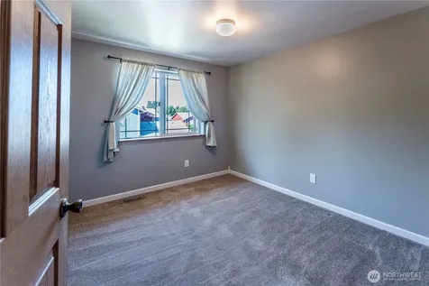 1230 30th Avenue Ct SW Puyallup WA 98373