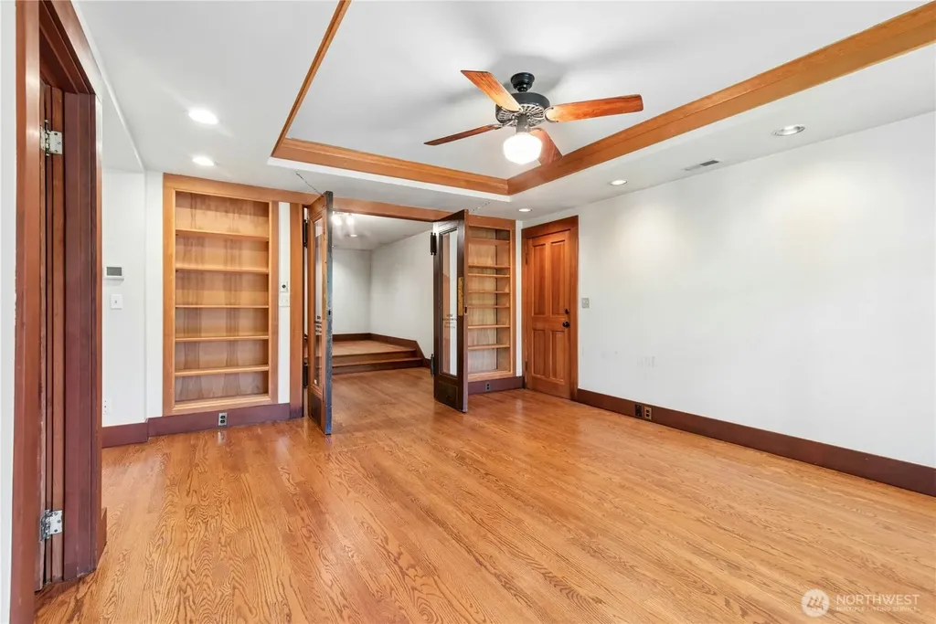 2077 E Howe Street Seattle WA 98112