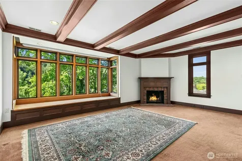 2077 E Howe Street Seattle WA 98112