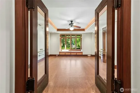 2077 E Howe Street Seattle WA 98112