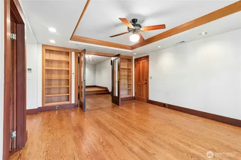 2077 E Howe Street Seattle WA 98112