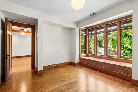 2077 E Howe Street Seattle WA 98112