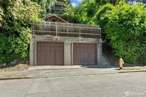 2077 E Howe Street Seattle WA 98112