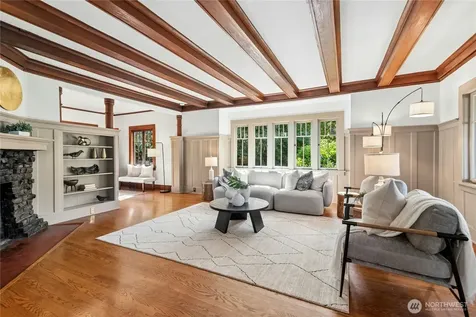 2077 E Howe Street Seattle WA 98112