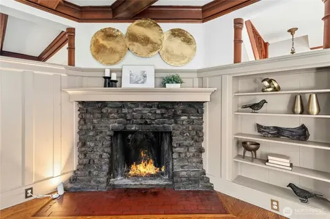2077 E Howe Street Seattle WA 98112