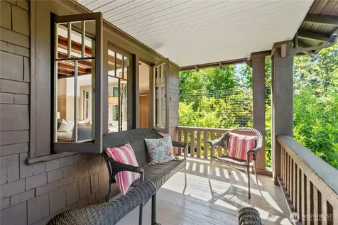 2077 E Howe Street Seattle WA 98112