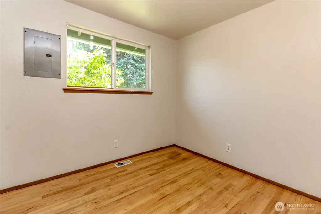 759 3rd Avenue N Kent WA 98032