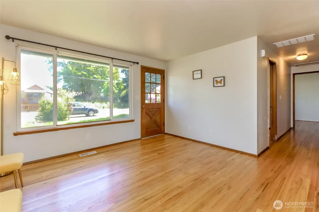 759 3rd Avenue N Kent WA 98032