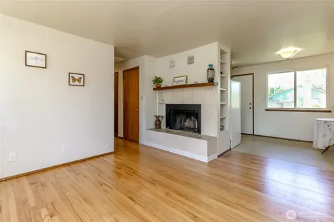 759 3rd Avenue N Kent WA 98032