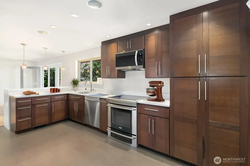2904 W Tilden Street Seattle WA 98199