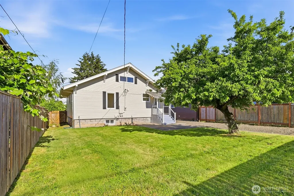 5122 N Shirley Street Ruston WA 98407
