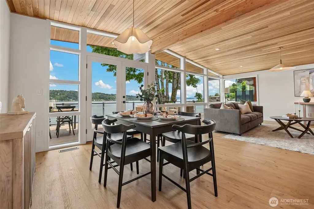 12582 Riviera Place NE Seattle WA 98125