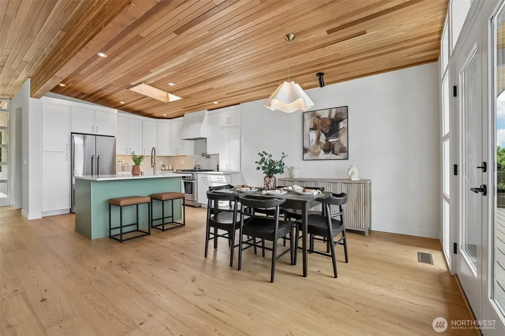 12582 Riviera Place NE Seattle WA 98125