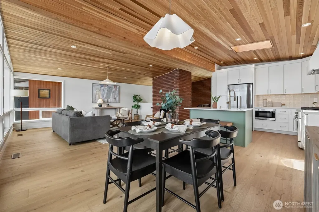 12582 Riviera Place NE Seattle WA 98125