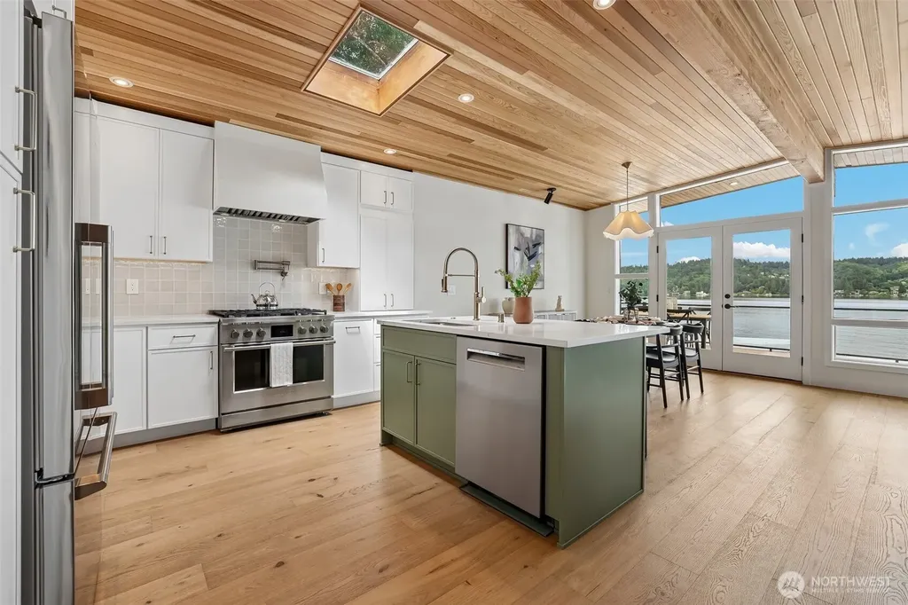 12582 Riviera Place NE Seattle WA 98125