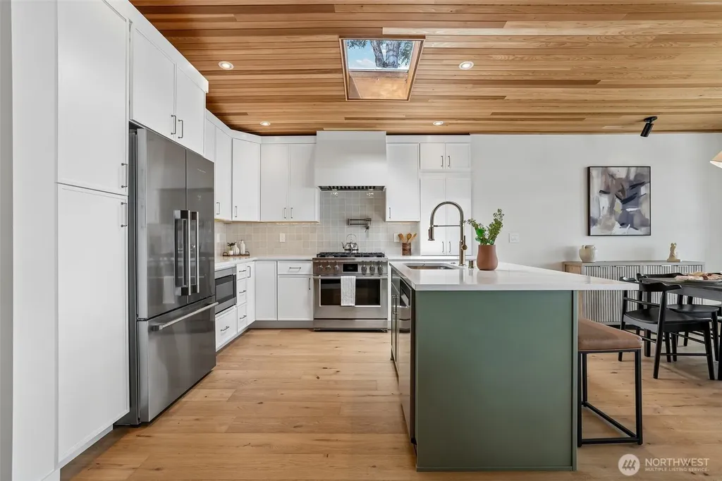 12582 Riviera Place NE Seattle WA 98125