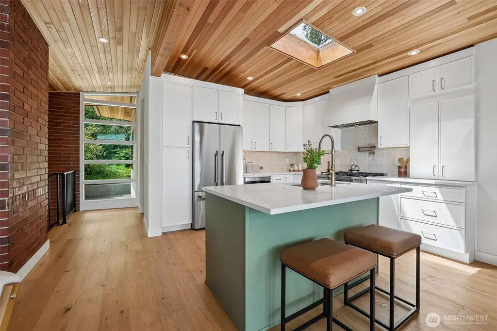 12582 Riviera Place NE Seattle WA 98125