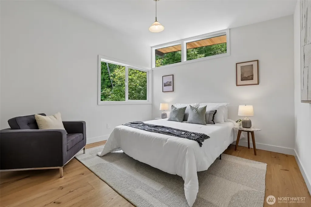 12582 Riviera Place NE Seattle WA 98125