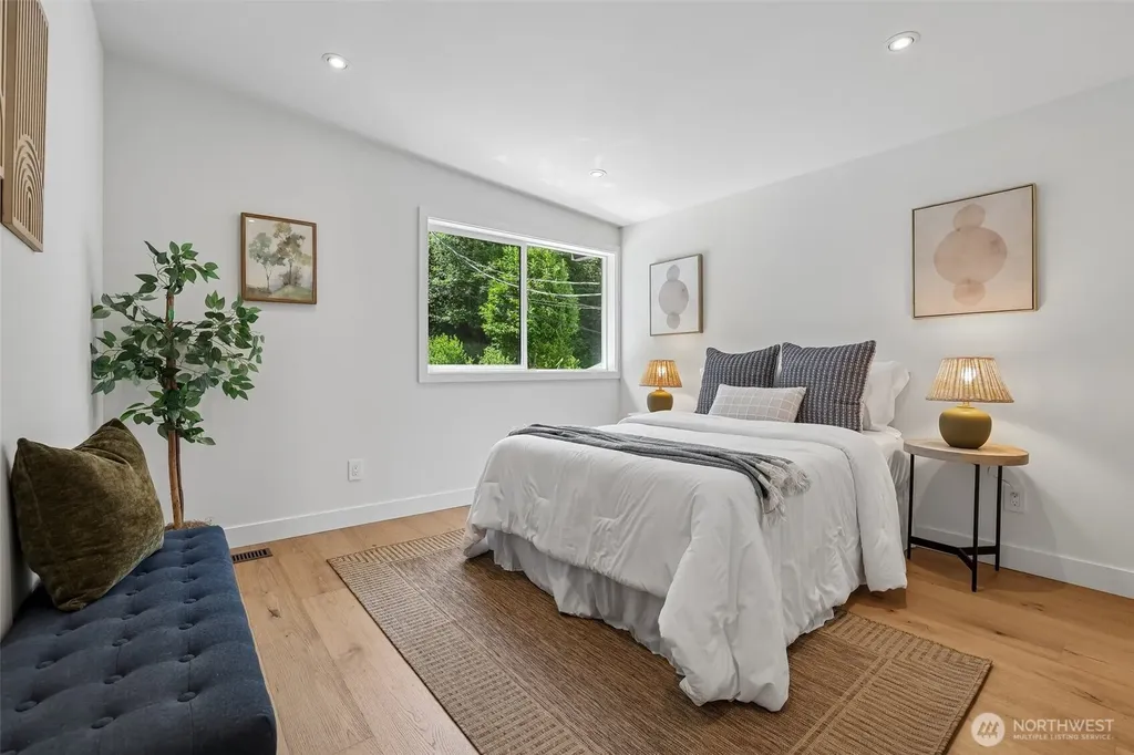 12582 Riviera Place NE Seattle WA 98125