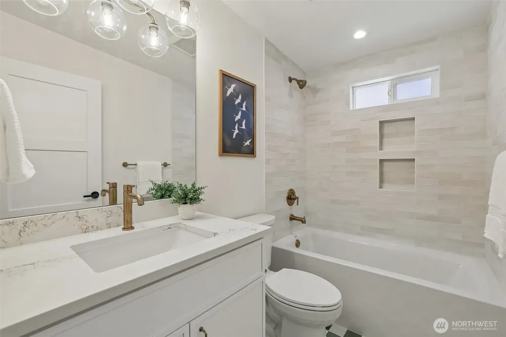12582 Riviera Place NE Seattle WA 98125