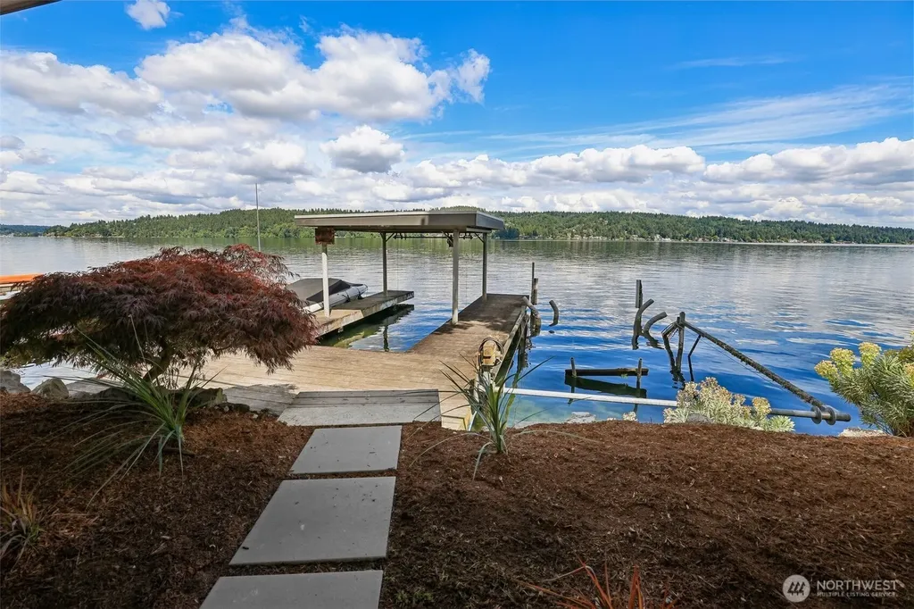 12582 Riviera Place NE Seattle WA 98125