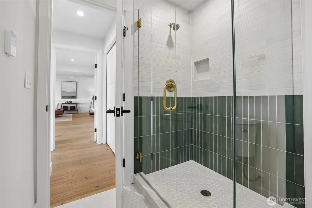12582 Riviera Place NE Seattle WA 98125
