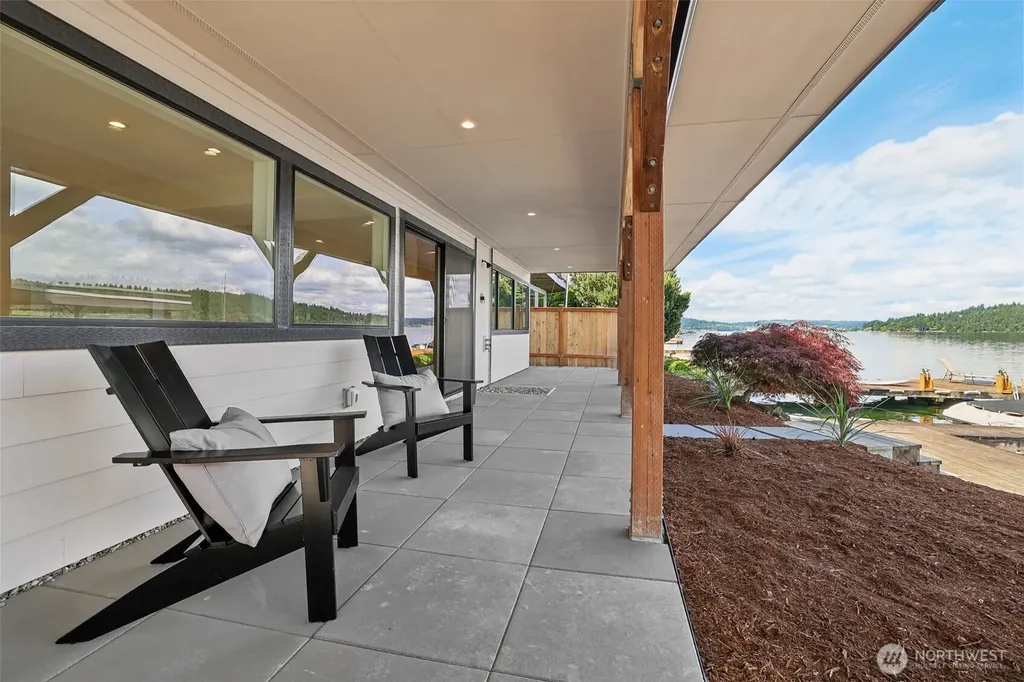 12582 Riviera Place NE Seattle WA 98125