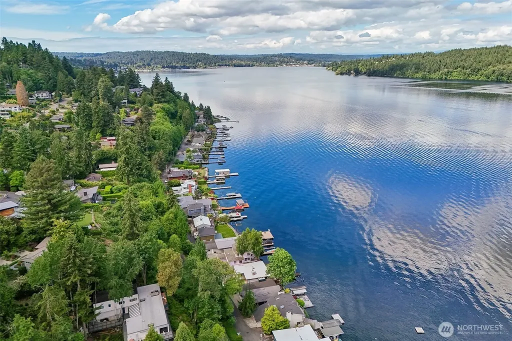 12582 Riviera Place NE Seattle WA 98125